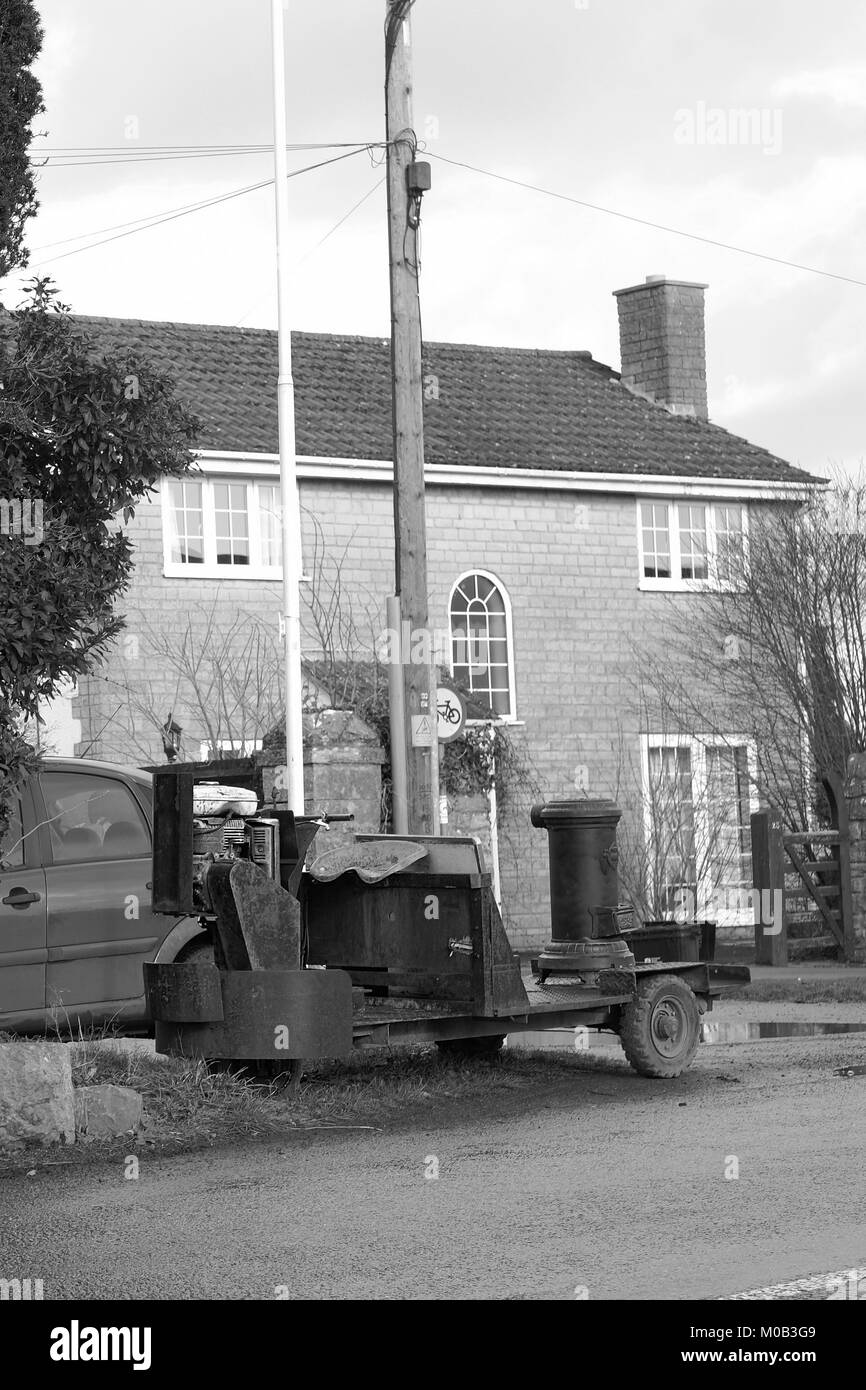 Gennaio 2018 - Lato Strada business, vendendo le caldaie a combustibile solido incendi - Meare, Somerset, Inghilterra. Foto Stock