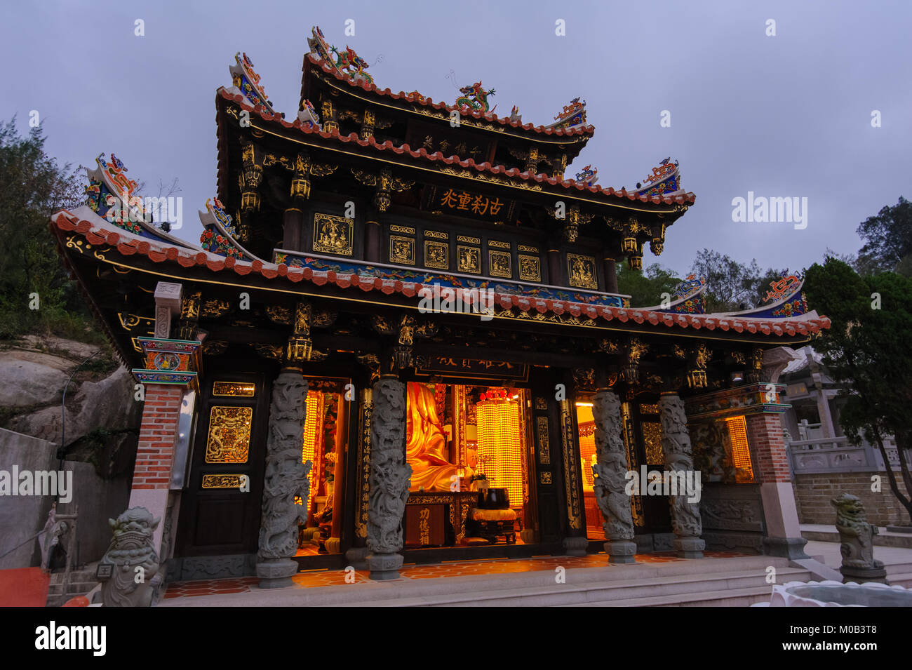 Vista notturna di un tempio di Kinmen, Taiwan Foto Stock