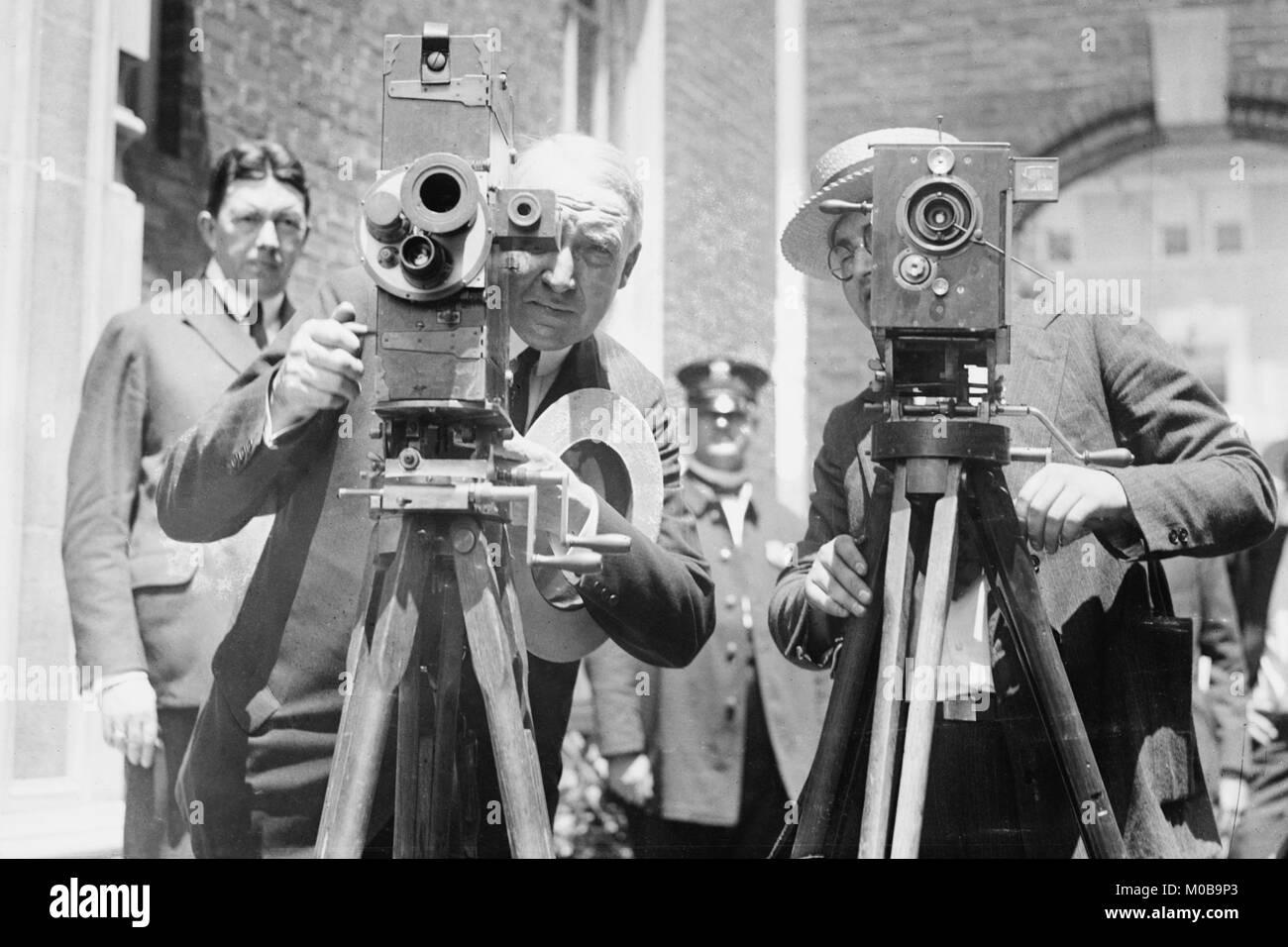 Presidente Harding tenta di eseguire una telecamera cinematografica Foto Stock
