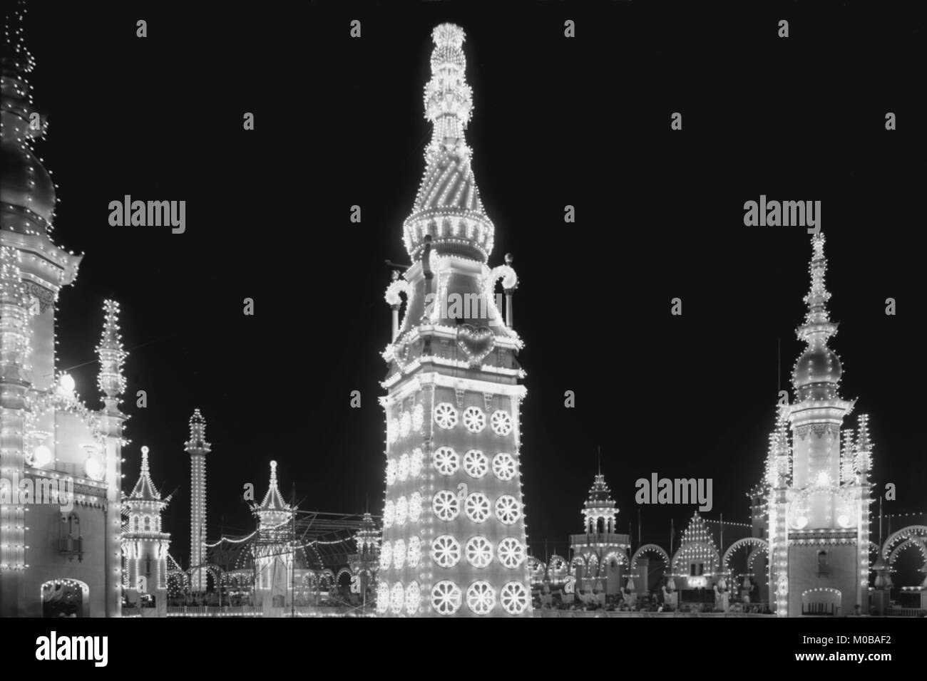 "Tutta l'agguato con luci elettriche è il Luna Park sul Coney Island Amusement Park, New York" Foto Stock
