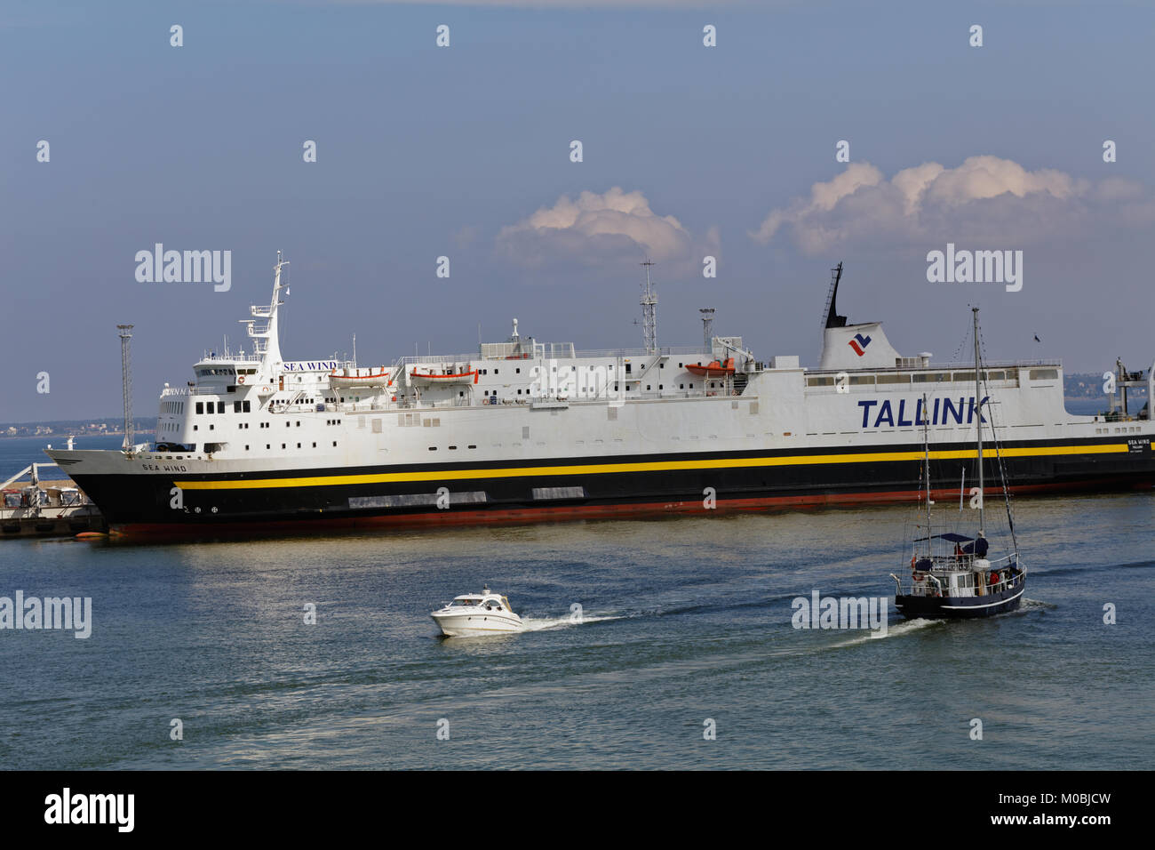 Tallinn, Estonia - 20 agosto 2016: Nave mare Vento di Tallink azienda nel porto di Tallinn. Costruito nel 1972, rinnovato nel 1984/1989, la nave ha capac Foto Stock