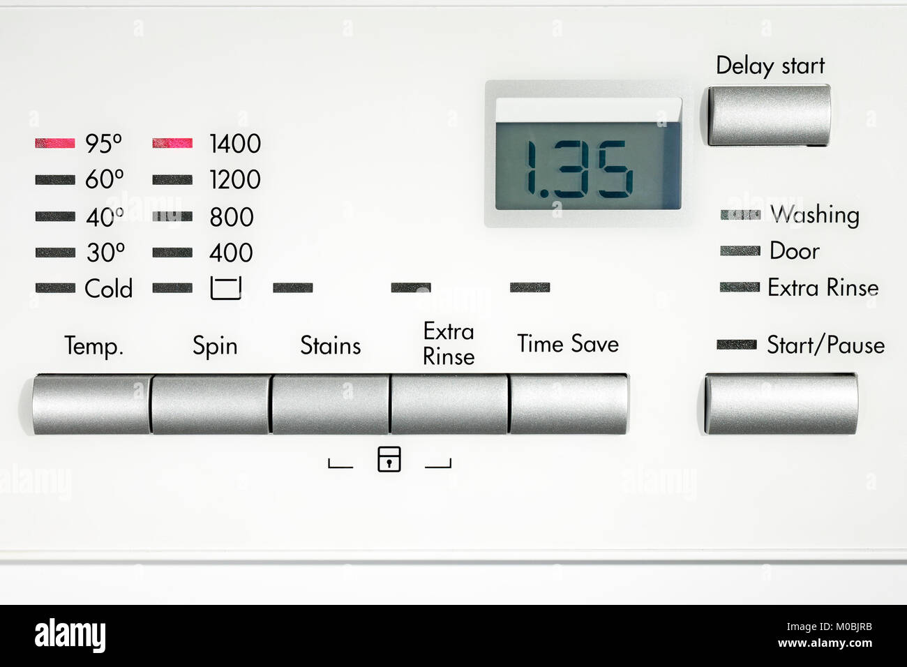 Macchina di lavaggio impostato a 95 grado lavare e 1400 giri/min velocità di centrifuga 1h 35min 1,35 ore Foto Stock