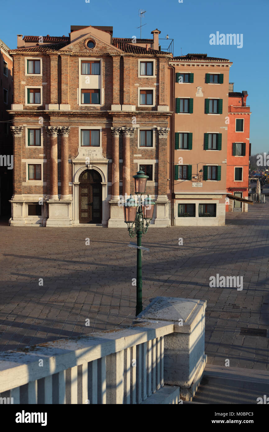 Venezia, Italia - 31 dicembre 2012: la chiesa di San Biagio in un giorno d'inverno. Costruito nel 1749-54 da Francesco Bognolo, architetto di Arsenale, è ora Foto Stock