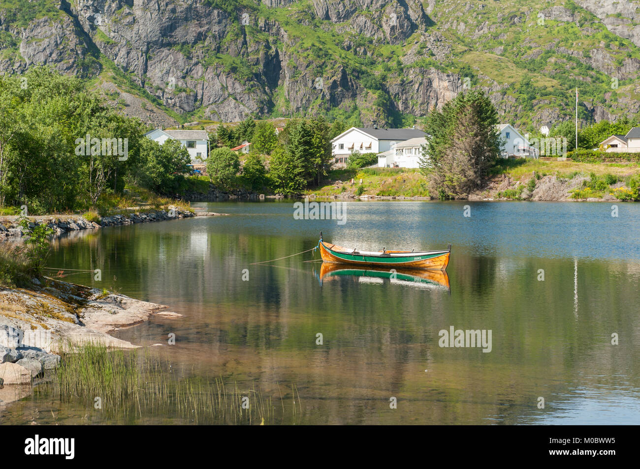 Paesaggio estivo a Sorvagen sulle isole Lofoten in Norvegia settentrionale Foto Stock
