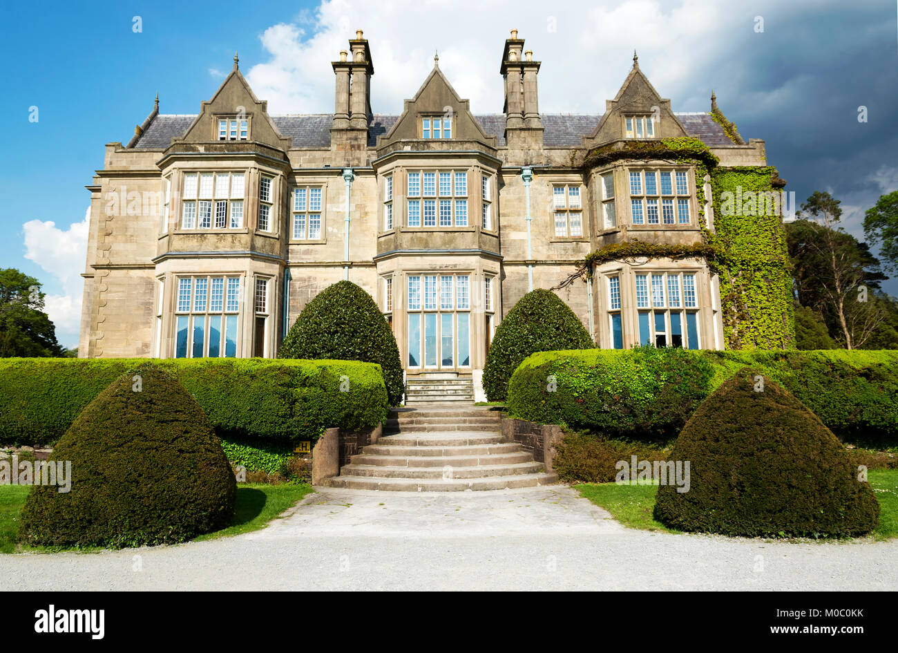 Muckross House e giardino, parco nazionale di Killarney in Irlanda Foto Stock