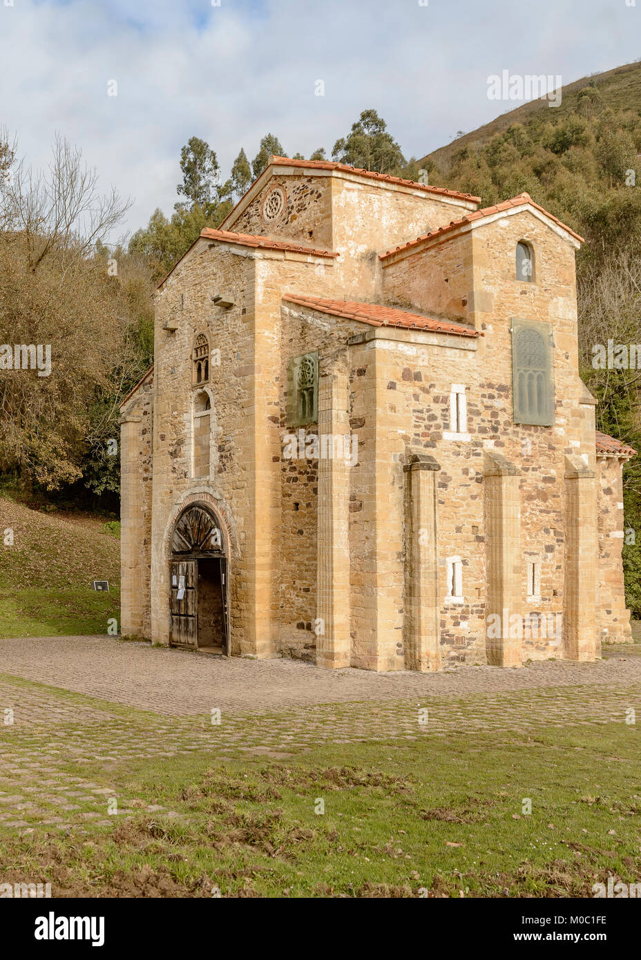 Preromanici chiesa di San Miguel de Lillo, dedicata all'Arcangelo, nono secolo, il comando di costruire il re Ramiro I sul Monte Naranco, in O Foto Stock