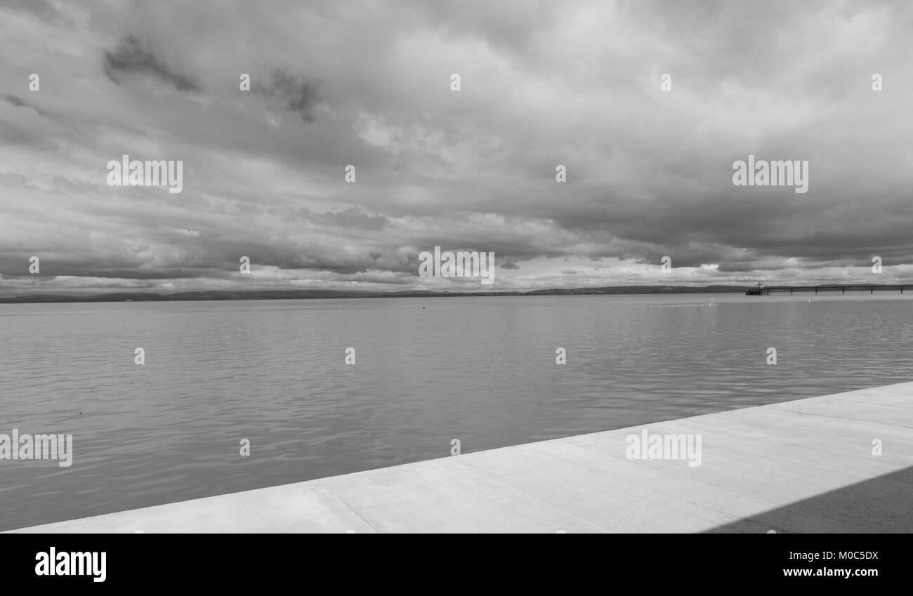 Guardando fuori per Clevedon lago marino da Bristol. Foto Stock