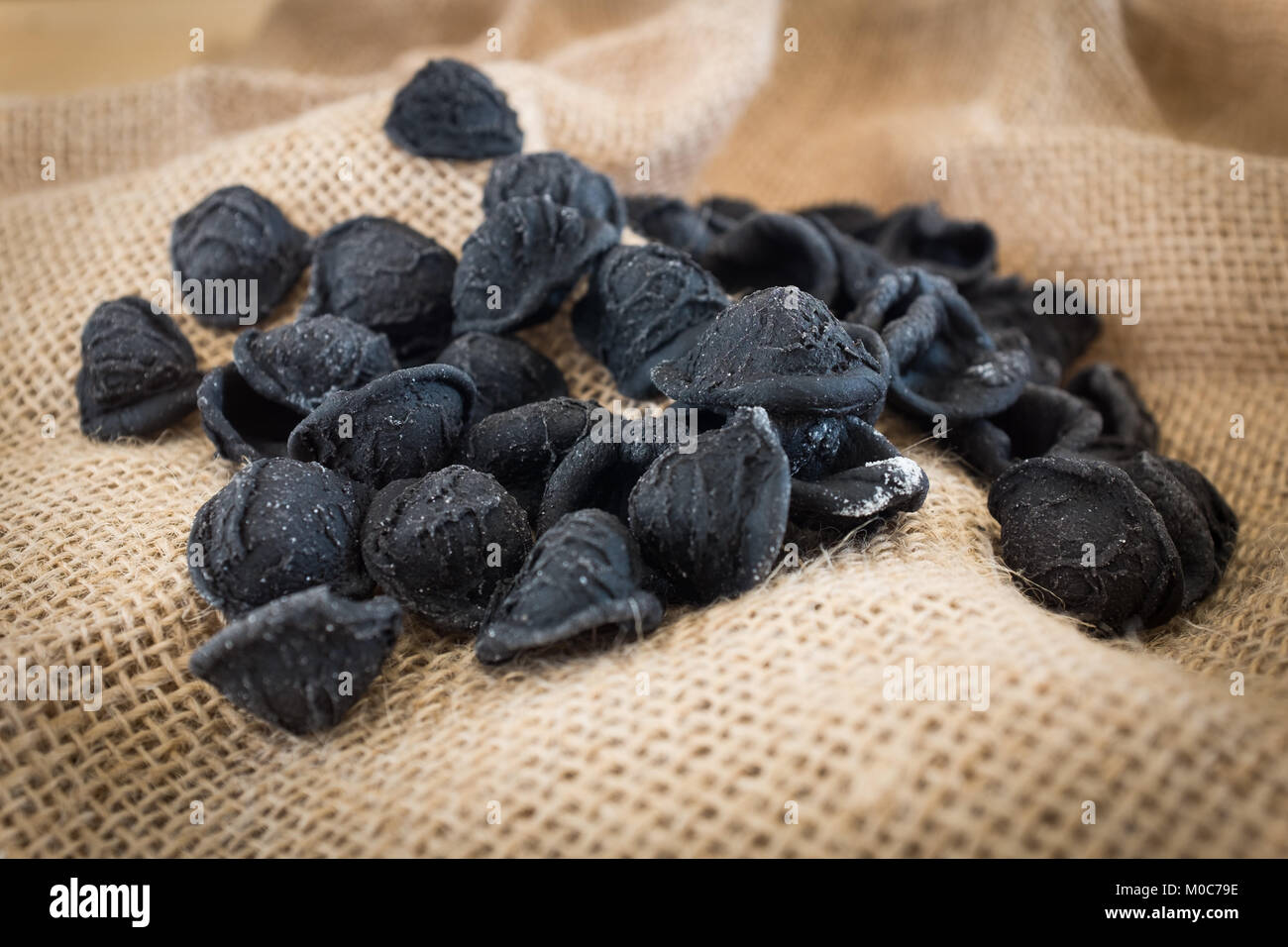 Orecchiette, un tradizionale pugliese di pasta Foto Stock