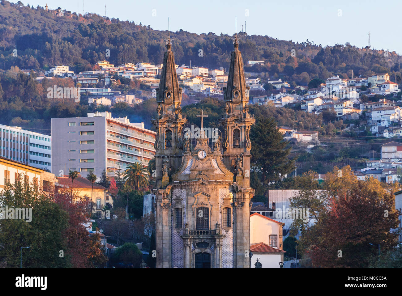 La chiesa di Nostra Signora della Consolazione e Santos Passos in Guimaraes città nella provincia del Minho del Portogallo settentrionale Foto Stock