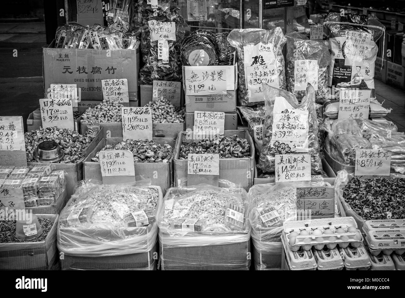 Gli ingredienti freschi a Chinatown in New York City. Foto Stock