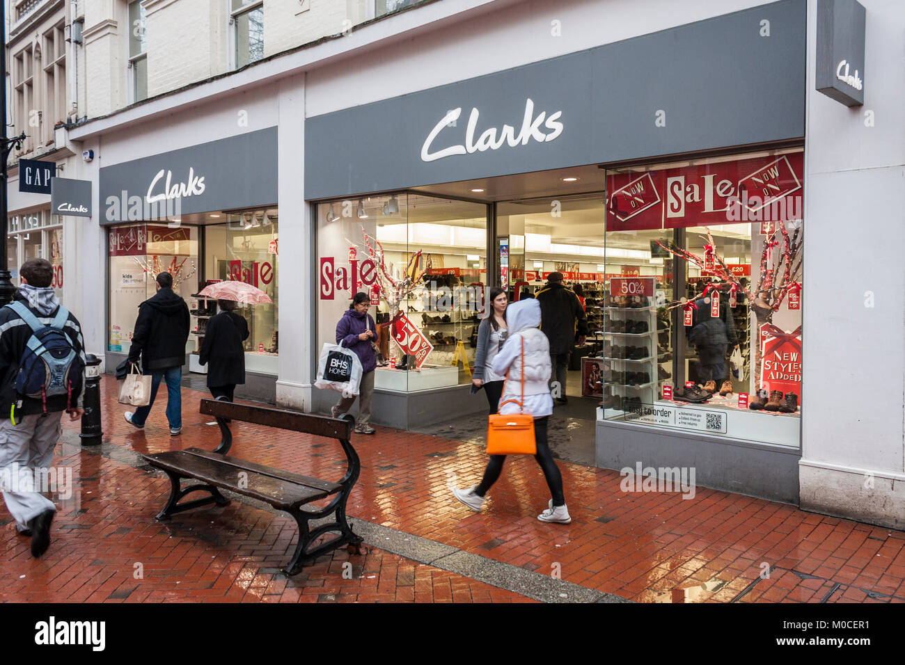 Clarks Scarpa Store, Reading, Berkshire, Inghilterra, GB, Regno Unito Foto Stock