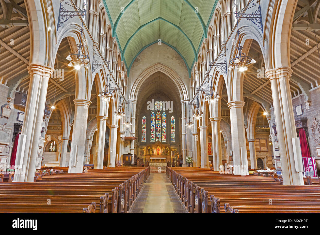 Londra, Gran Bretagna - 19 settembre 2017: la navata di Santa Maria dell'Abate chiesa su Kensington High Street. Foto Stock