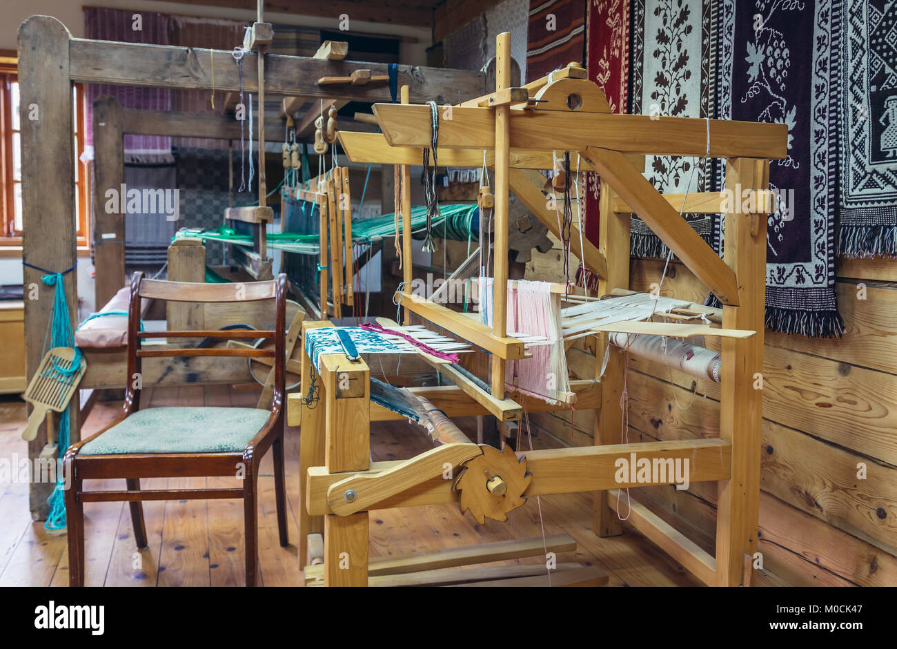 Laboratorio di tessitura in museo della cultura popolare in città Wegorzewo, Warmian-Masurian voivodato di Polonia Foto Stock