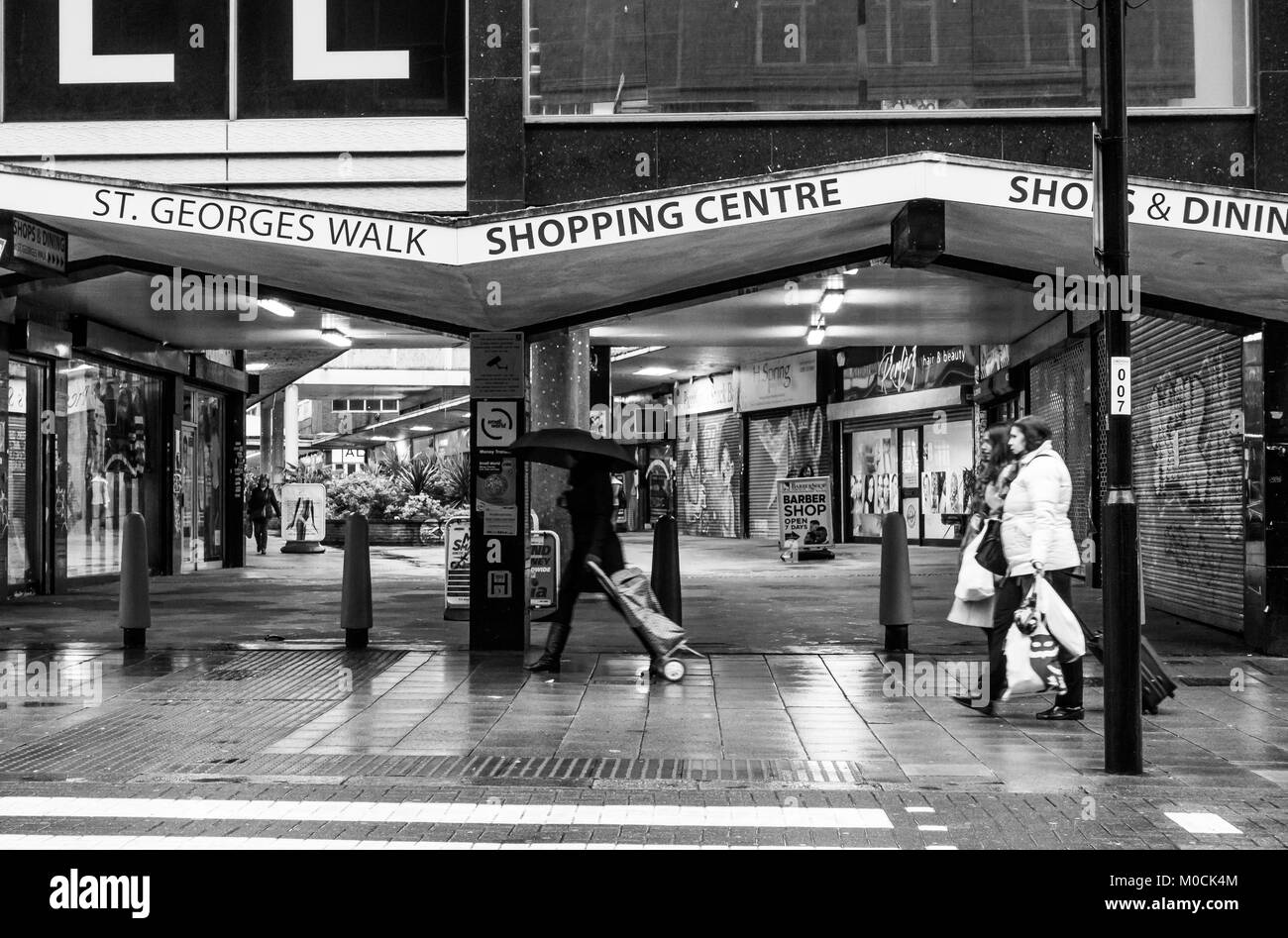St Georges passeggiata per lo shopping nel centro di Croydon e Sud di Londra Foto Stock