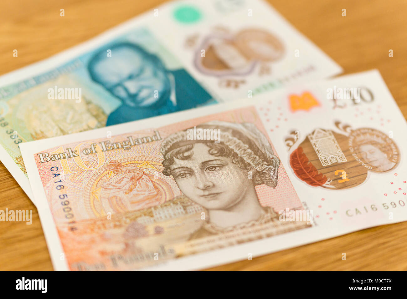 Nuovo polimero inglese £10, £5 banconote dotate di Jane Austen e Winston Churchill Foto Stock