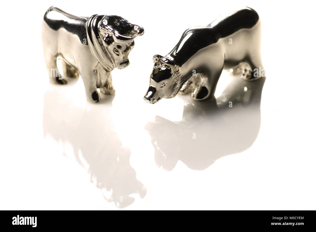 Bull e recano figure isolate su sfondo bianco Foto Stock