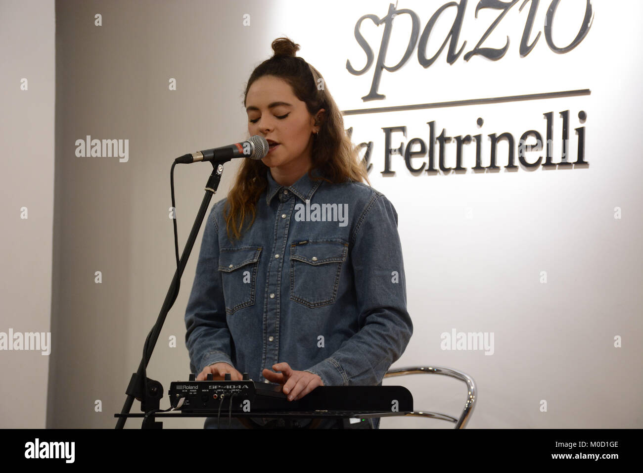 Feltrinelli napoli immagini e fotografie stock ad alta risoluzione - Alamy