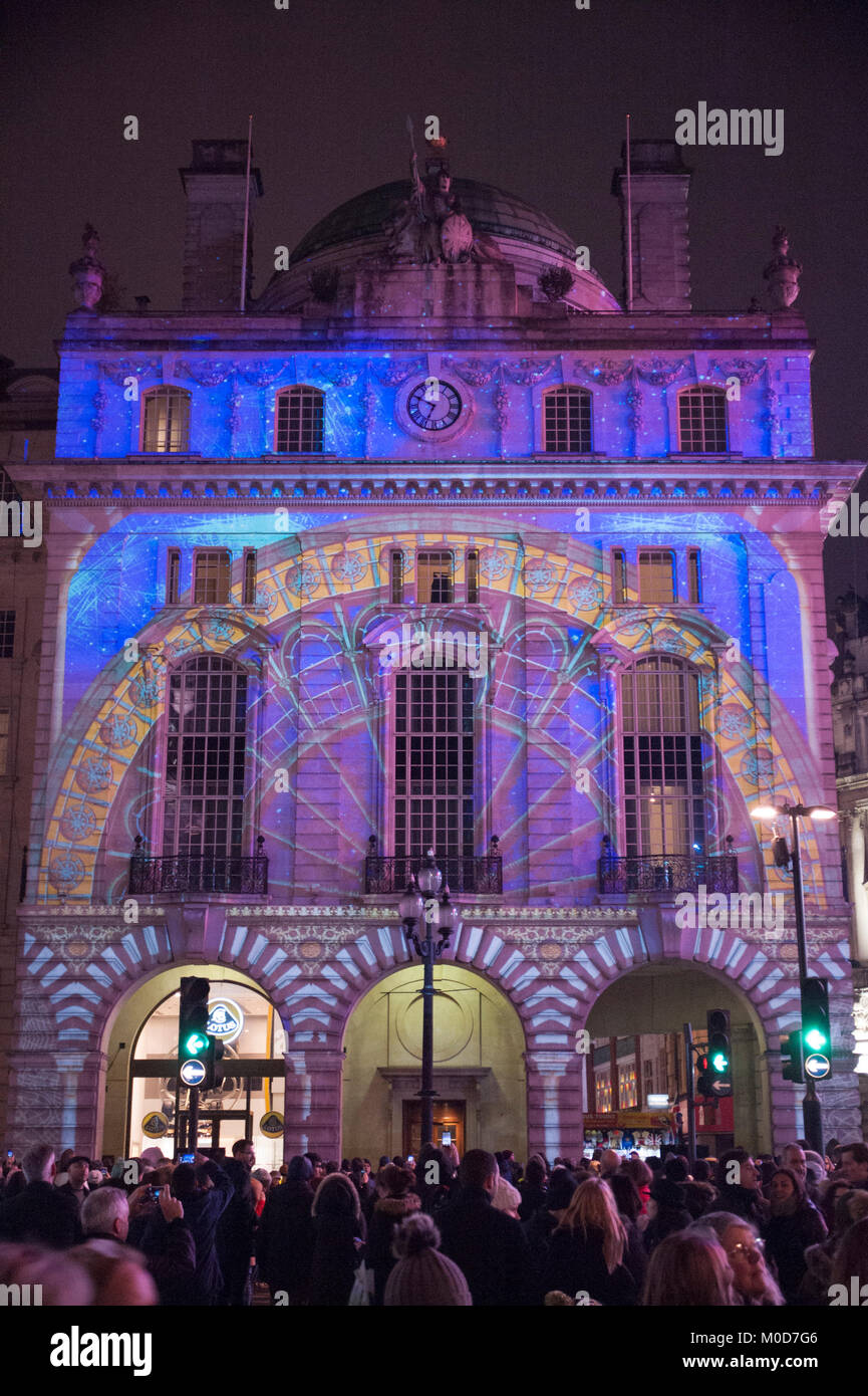 Lumiere London 2018. Camille lordo e Leslie Epsztein il viaggio proiezioni sul Hotel Royal Cafe, Piccadilly Circus. La città-wide light festival organizzato dal sindaco di Londra e carciofo è previsto di elaborare a 1,25 milioni di visitatori al di sopra dei suoi quattro giornate 18th-21st Gennaio a Londra, Regno Unito. Il 20 gennaio 2018. Credito: Antony ortica/Alamy Live News Foto Stock