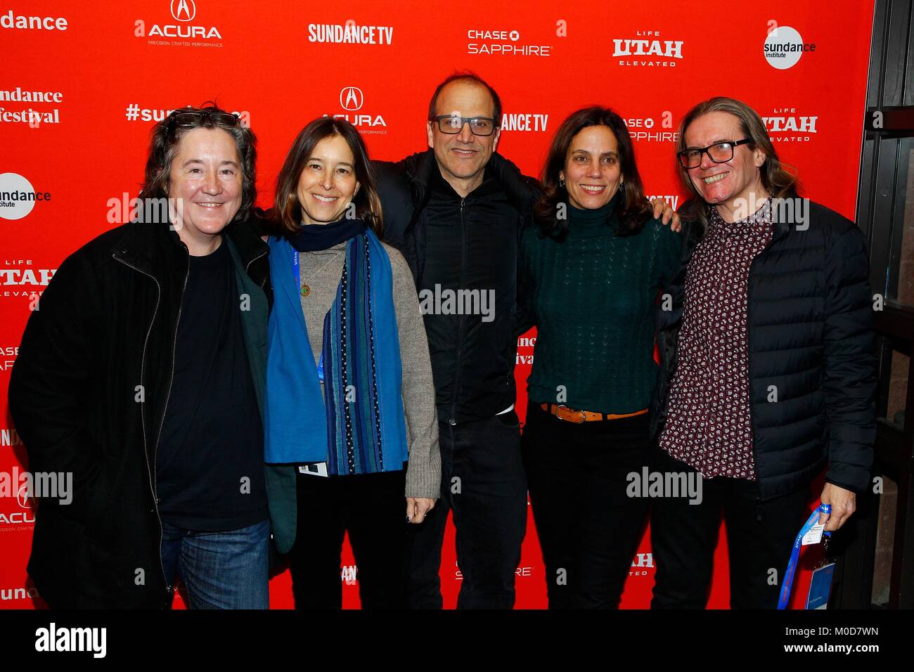 Park City, UT, STATI UNITI D'AMERICA. Xx gen, 2018. Christine Vachon, Pamela Koffler, Gary Michael Walters, Elizabeth Karlsen, Stephen Woolley presso gli arrivi di Colette Premiere al Sundance Film Festival 2018, Eccles Theatre, Park City, UT 20 gennaio 2018. Credito: JA/Everett raccolta/Alamy Live News Foto Stock