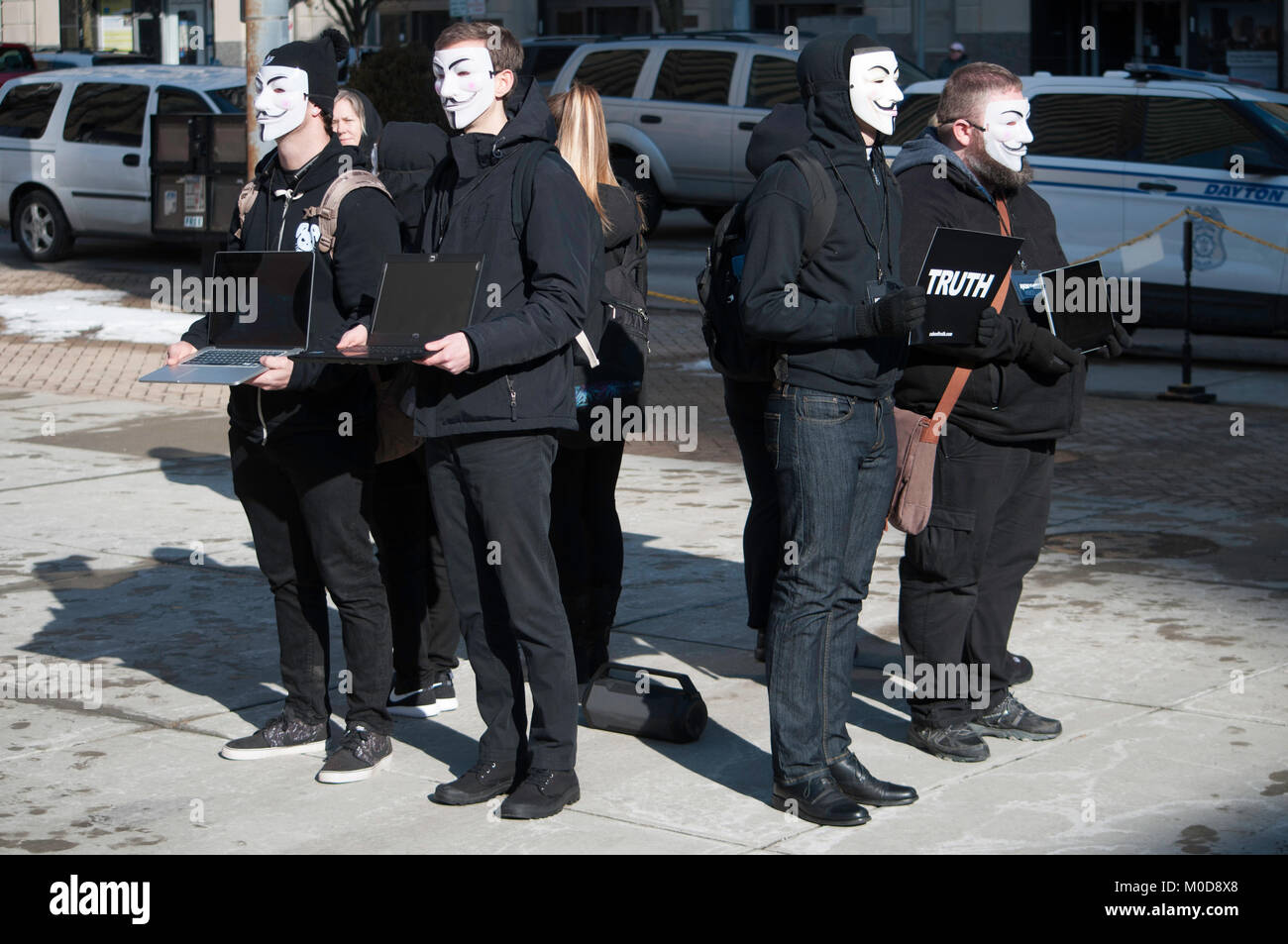 Gli accordi di Dayton, Ohio unisce la nazione sabato 20 gennaio mantenendo i propri diritti delle donne al rally di Montgomery County Courthouse. Credito: Martin Wheeler/Alamy Live News Foto Stock