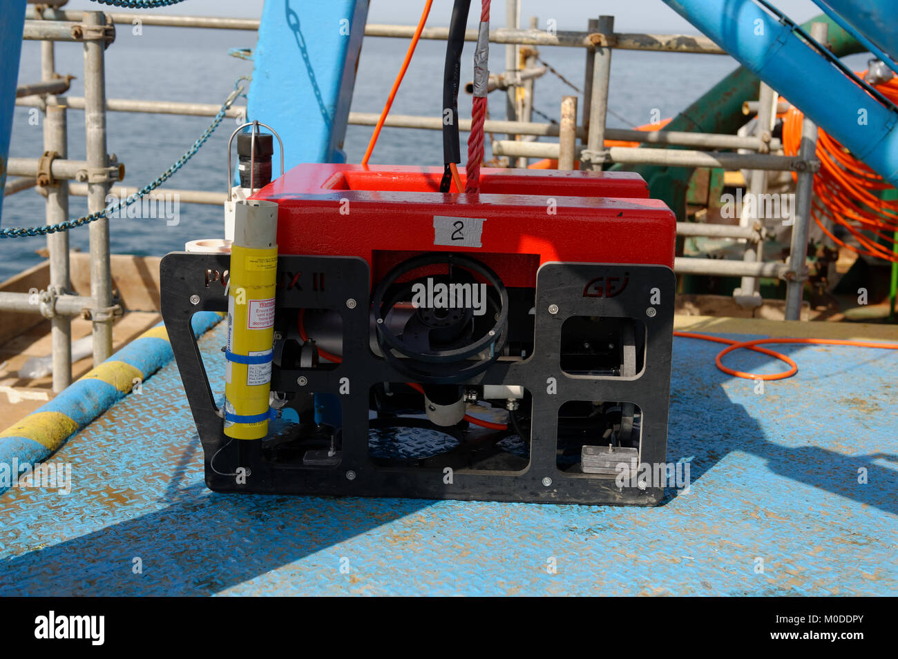 Una classe di osservazione ROV equipaggiato con un mini-transponder di faro rotante Foto Stock