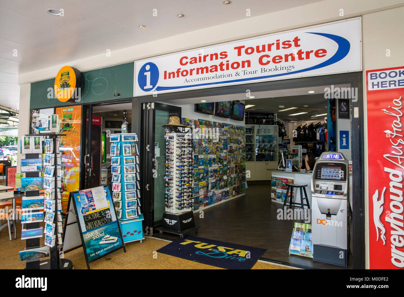 Cairns ufficio informazioni turistiche per prenotazioni di escursioni e consigli,Cairns city center,Lontano Nord Queensland, Australia Foto Stock