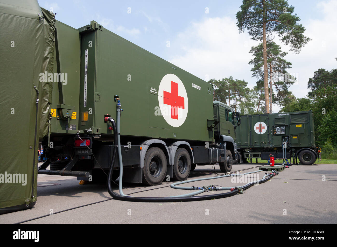 BURG / GERMANIA - Giugno 25, 2016: militare tedesco stazione di salvataggio carrello sorge su piattaforma in open day in barrack burg Foto Stock