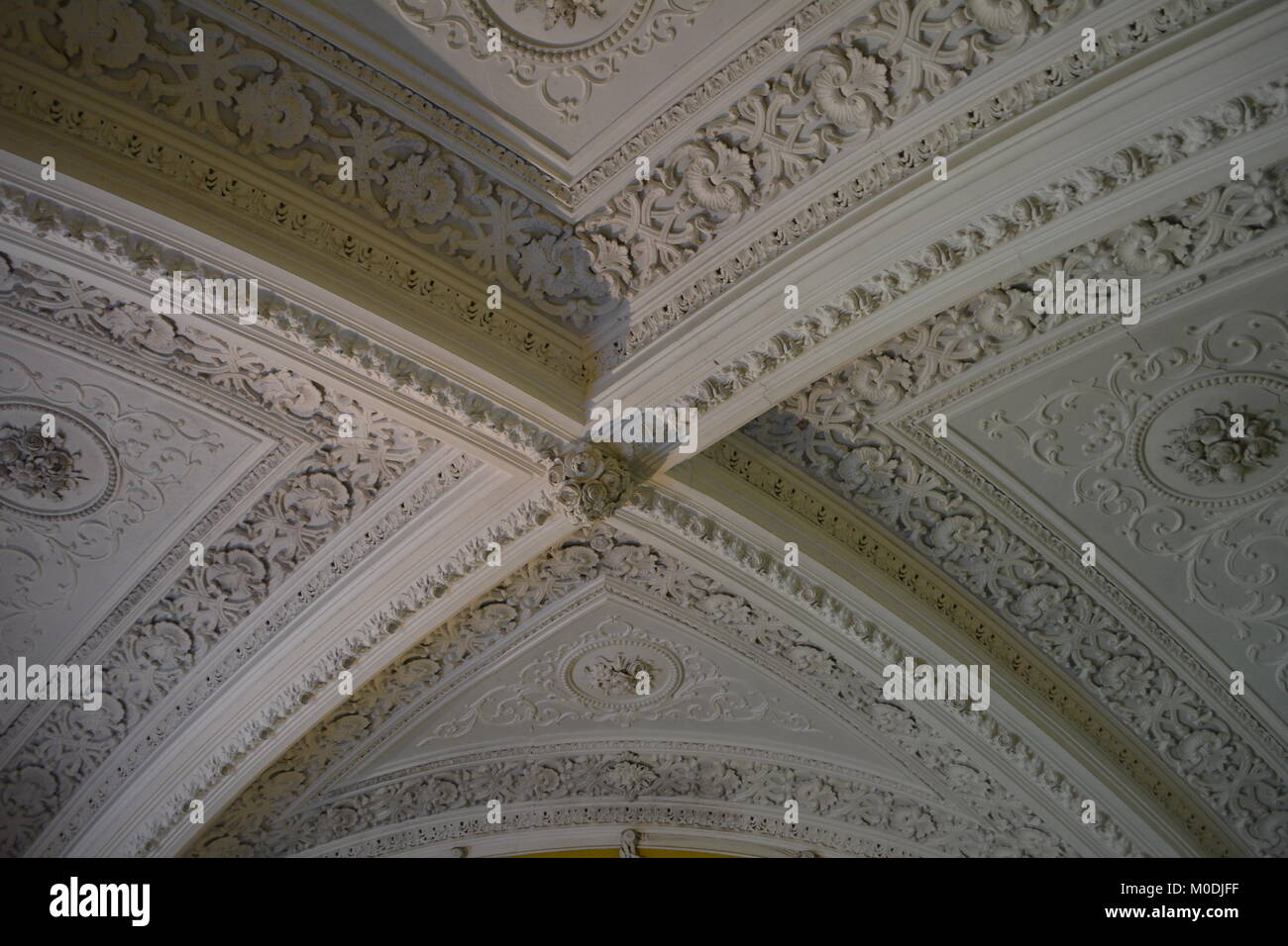 Castello moresco di Sintra Portogallo sulla sommità di una collina rocciosa Foto Stock