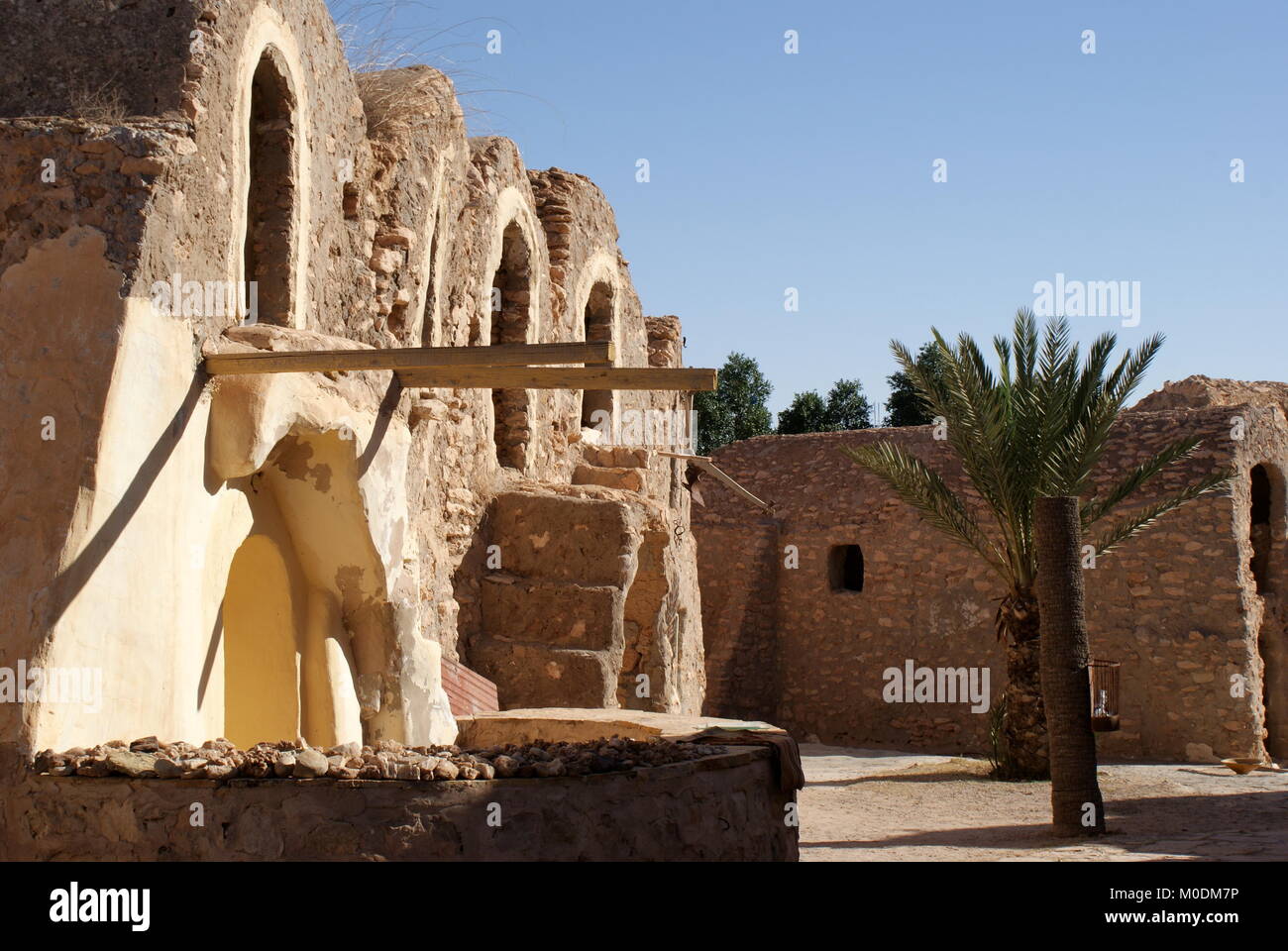 Ksar Hadada, vecchio granaio fortificato, distretto di Tataouine, Tunisia Foto Stock