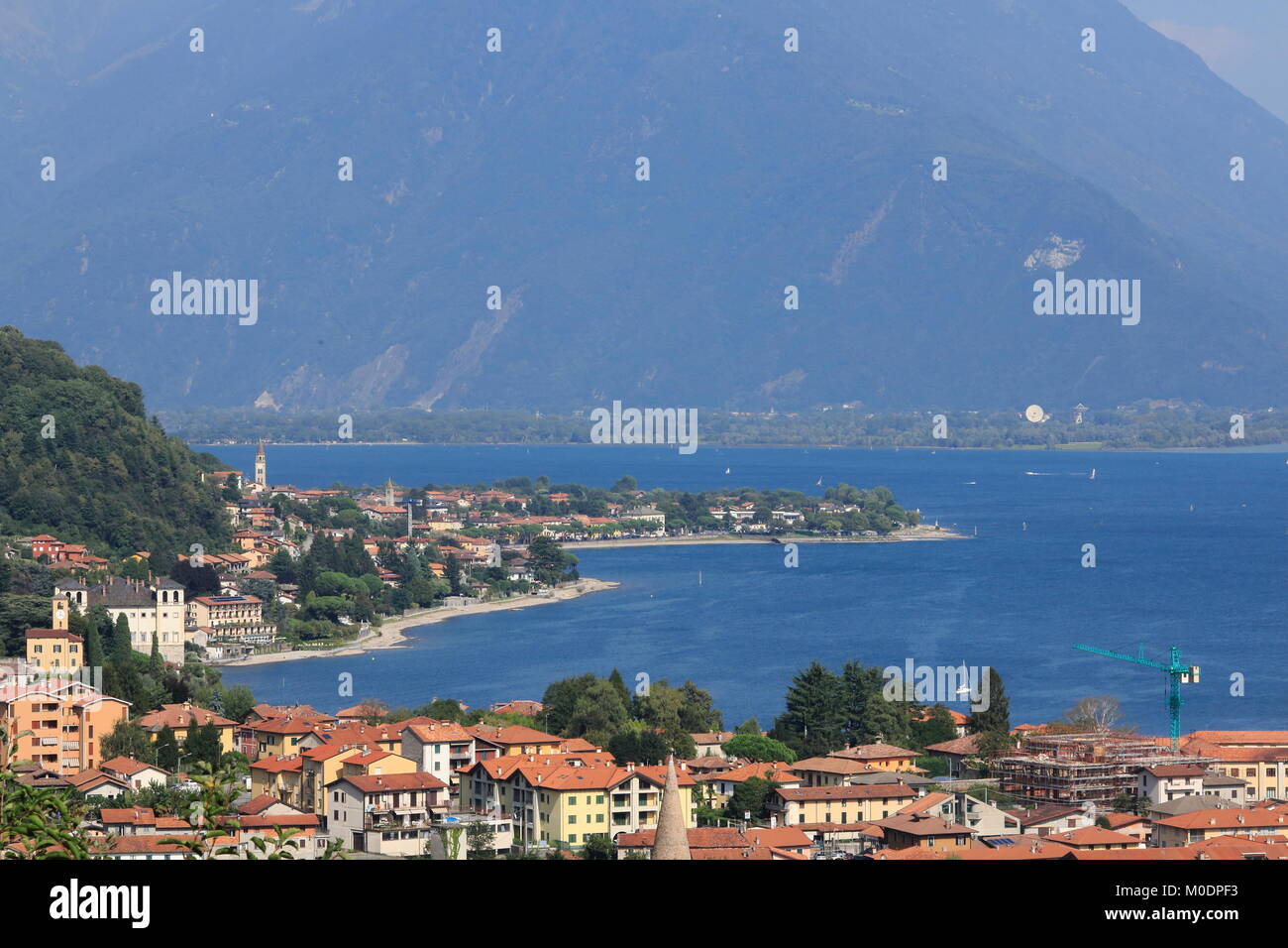Blick über Gravedona nach Domaso über den Comer vedere in Italien Foto Stock