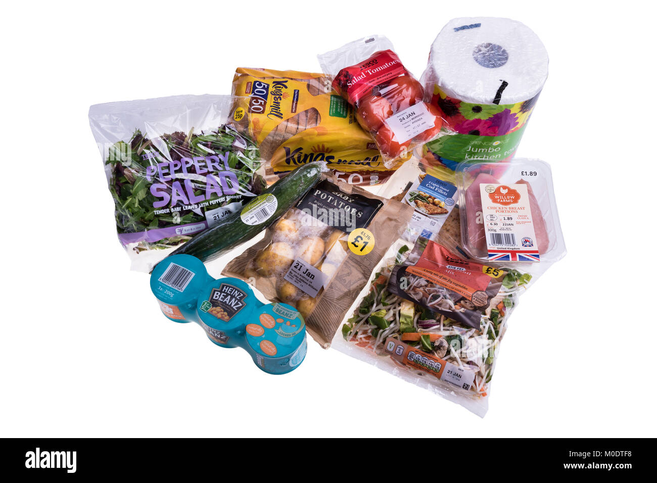 Una gamma di prodotti di un supermercato con diversi tipi di involucro di plastica. Foto Stock