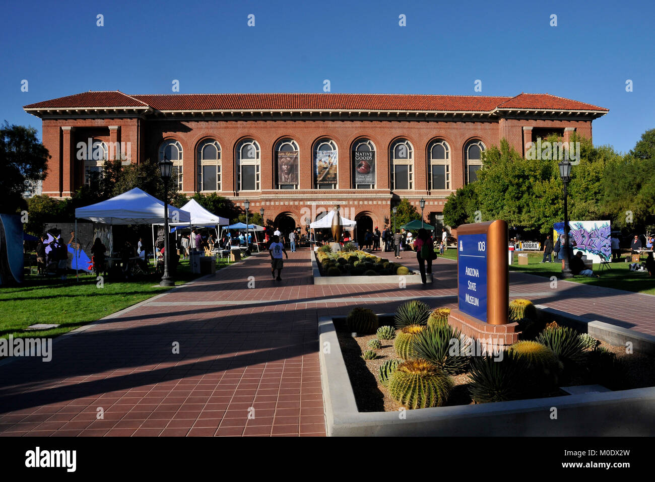 Neoglyphix: Aerosol AllIndigenous mostra d'arte da Native American graffiti artisti da Arizona, Arizona State Museum, Università di Arizona, Tucson Foto Stock