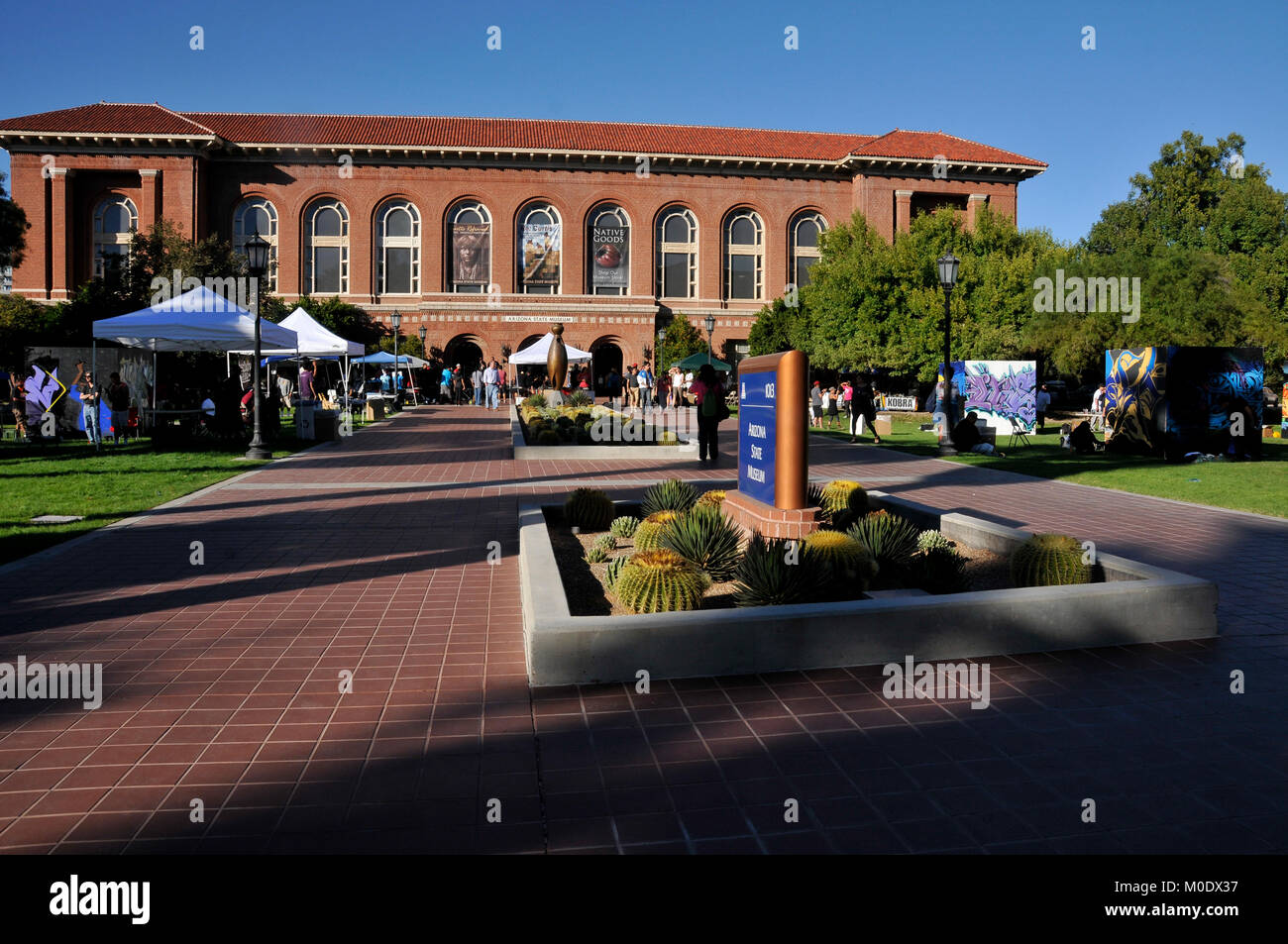 Neoglyphix: Aerosol AllIndigenous mostra d'arte da Native American graffiti artisti da Arizona, Arizona State Museum, Università di Arizona, Tucson Foto Stock