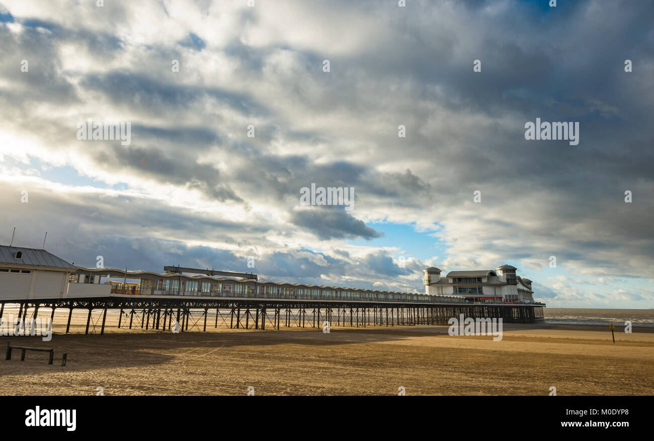 Vista del Grand Pier a Weston-super-mare Foto Stock