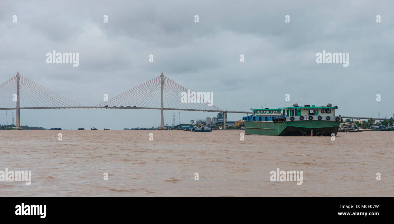 Il fiume Mekong e il mio Thuan bridge, Vietnam Foto Stock