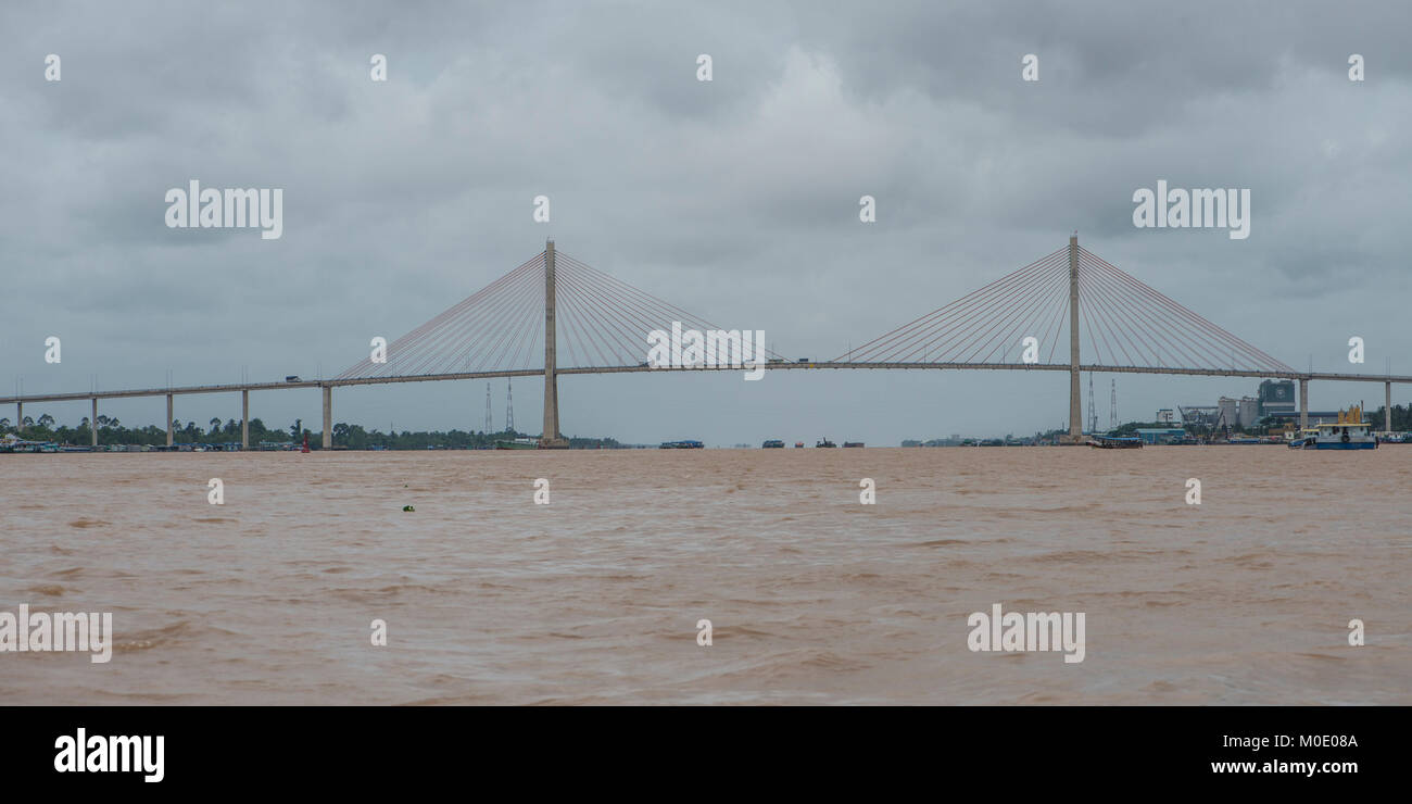 Il fiume Mekong e il mio Thuan bridge, Vietnam Foto Stock