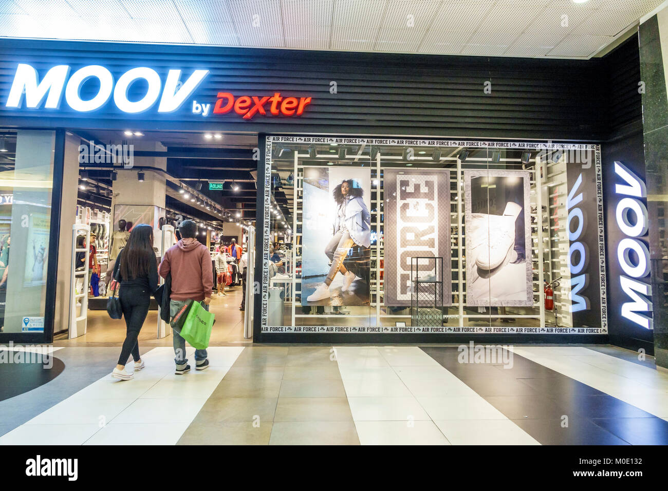Buenos Aires Argentina, Abasto Shopping Mall, Moov by Dexter, abbigliamento urbano, articoli sportivi, ingresso, insegna, vetrina, shopping shopper shopping negozio Foto Stock
