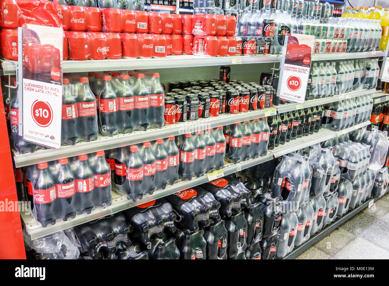 Buenos Aires Argentina,Abasto,shopping shopper shopping shop negozi di vendita di mercato, negozi di negozi business, Supermercados Coto, alimentari s. Foto Stock