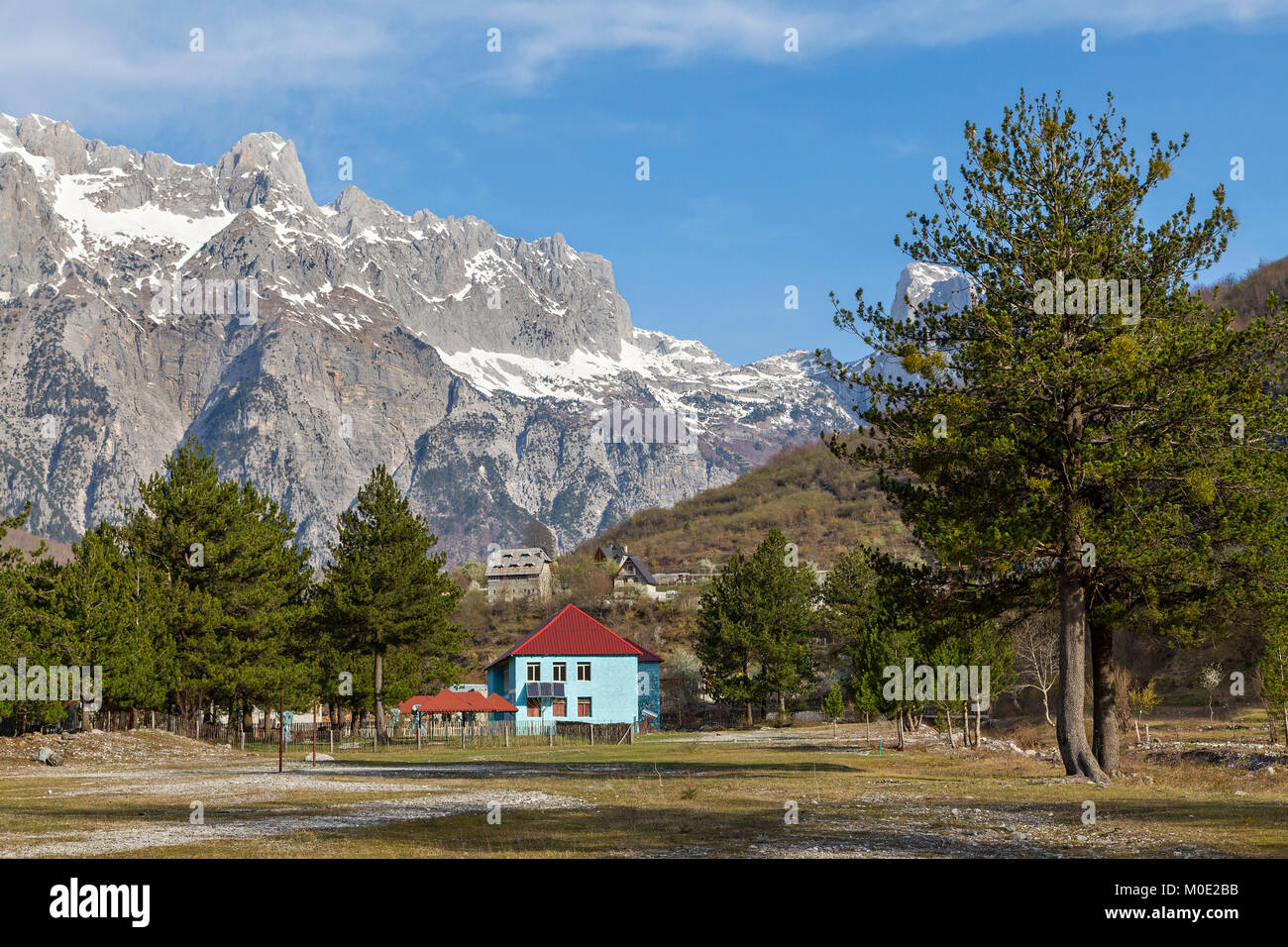 Thethi villaggio nella valle di Theth in Albania Foto Stock