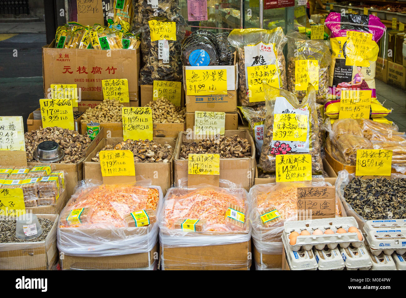 Gli ingredienti freschi a Chinatown in New York City. Foto Stock