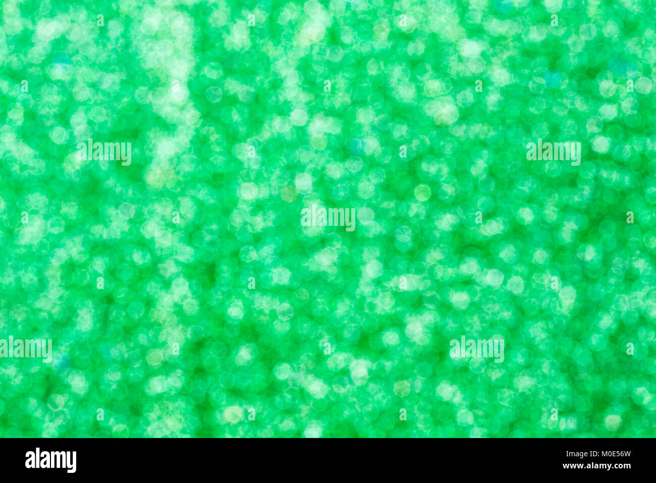 Abstract glitter verde foglia espansa textured texture di sfondo - al di fuori della messa a fuoco con bokeh di fondo Foto Stock