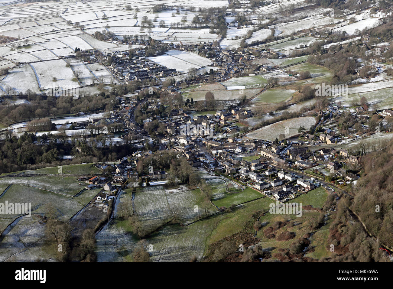 Vista aerea del Derbyshire villaggio di Eyam, REGNO UNITO Foto Stock