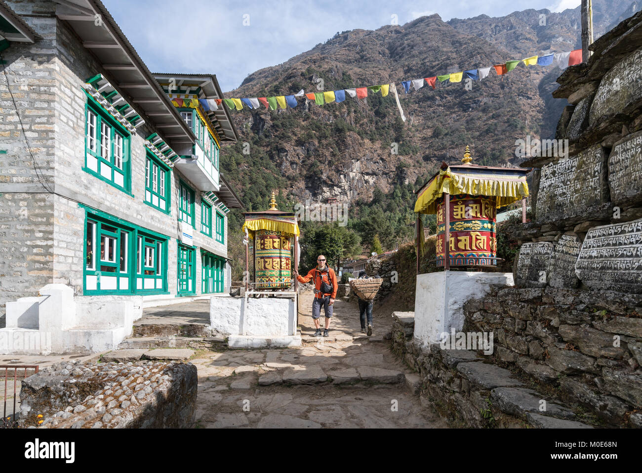 Ruota di preghiera nella valle del Khumbu, in Nepal Foto Stock