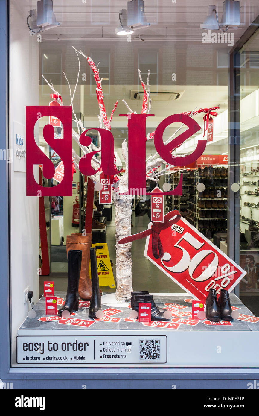 Clarks Scarpa Store, Reading, Berkshire, Inghilterra, GB, Regno Unito Foto Stock