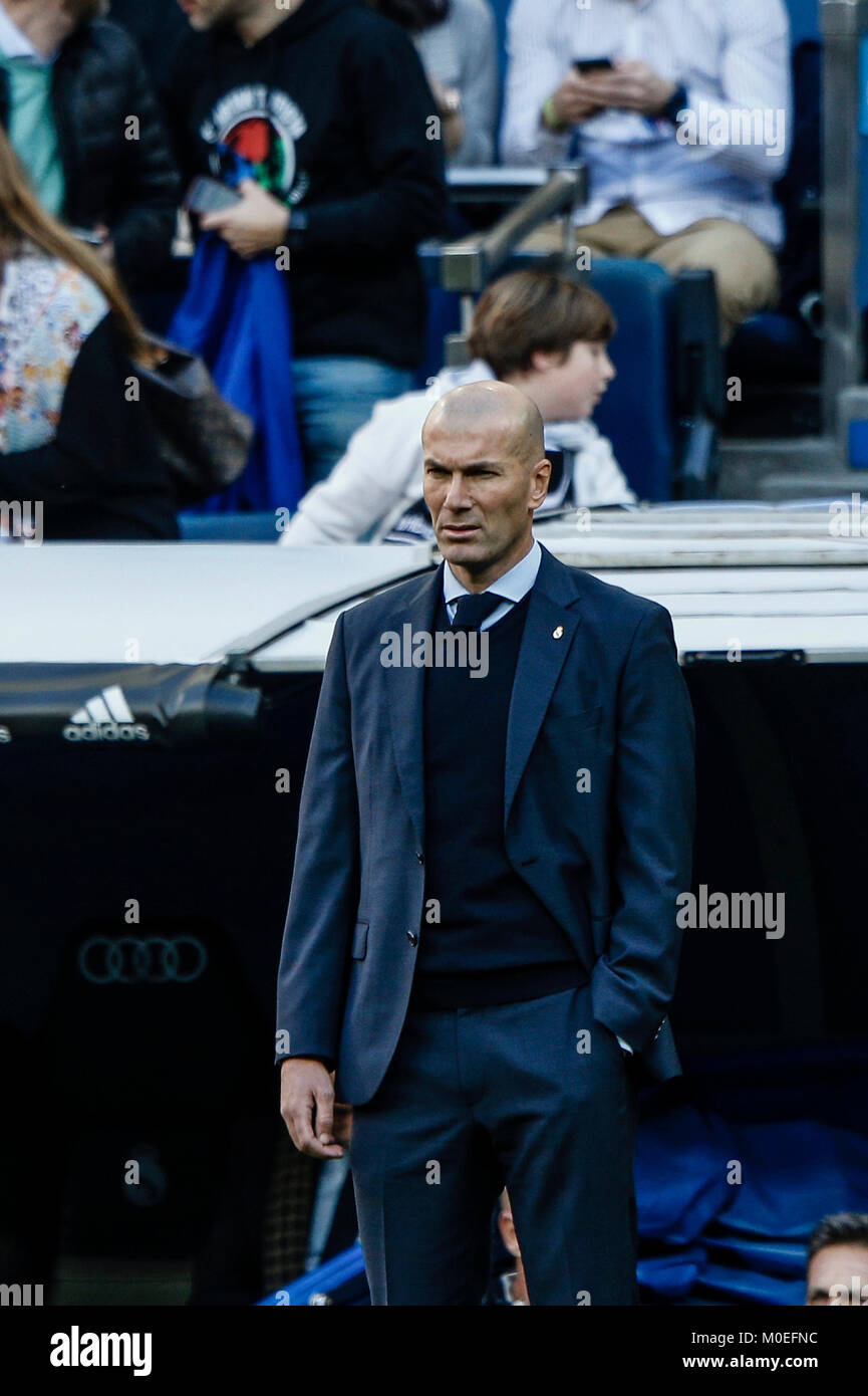 Madrid, Spagna. Xxi gen, 2018. Zinedine Zidane allenatore del Real Madrid La Liga match tra Real Madrid vs Deportivo de la Coruña al Santiago Bernabeu Stadium in Madrid, Spagna, 21 gennaio, 2018. Credito: Gtres Información más Comuniación on line, S.L./Alamy Live News Credito: Gtres Información más Comuniación on line,S.L./Alamy Live News Foto Stock