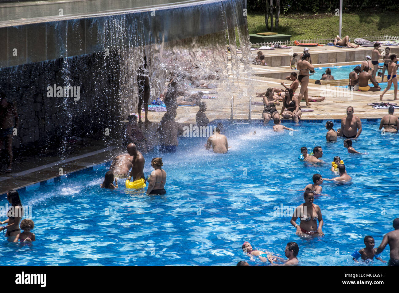 21 gennaio 2018 - SÃ¢O Paulo, SÃ£o Paulo, Brasile - Sao Paulo SP, SP 21/01/2018 Estate a SÃƒO PAULOi: bagnanti divertirsi sul pool di Sesc Belenzinho, oggi la sensazione termica ha raggiunto 35 gradi nella città di SÃ£o Paulo, 21 gennaio, 2018. Credito: Cris Faga/ZUMA filo/Alamy Live News Foto Stock