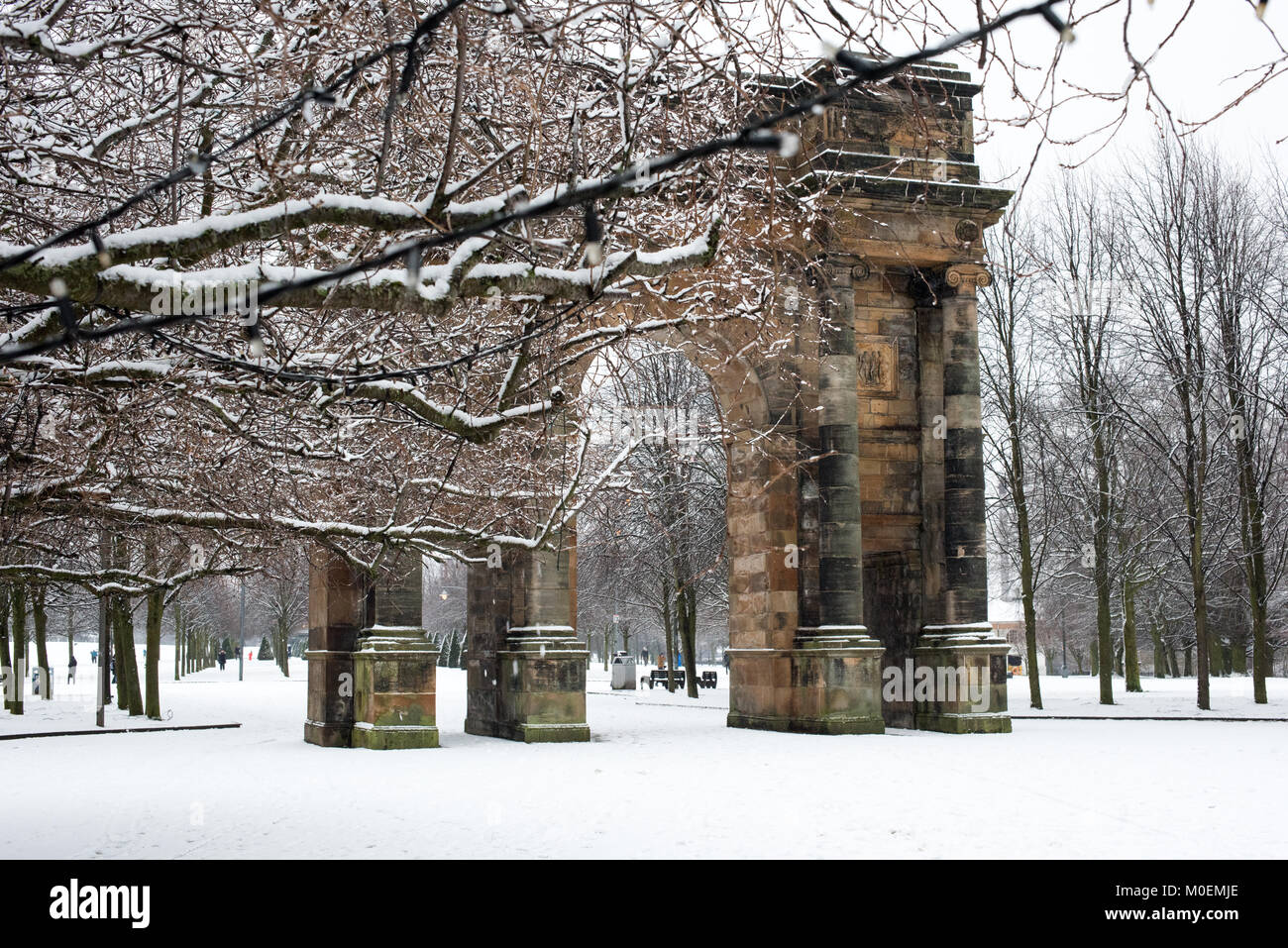 Glasgow, Regno Unito. Xxi gen, 2018. Un snowy McLennan Arch a Glasgow Green Credito: Tony Clerkson/Alamy Live News Foto Stock