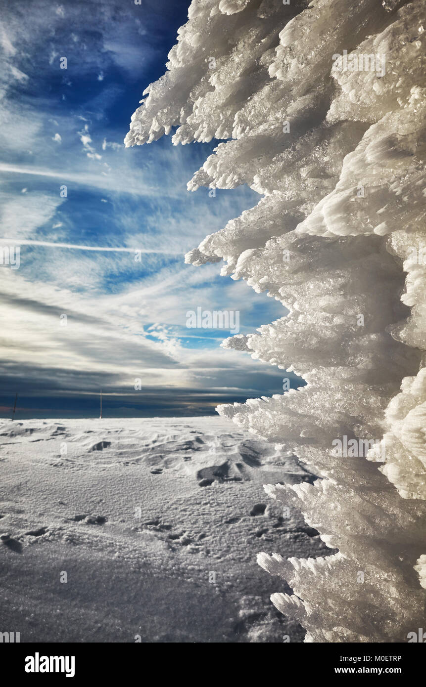 Il ghiaccio naturale formazione, abstract sfondo inverno, profondità di campo. Foto Stock