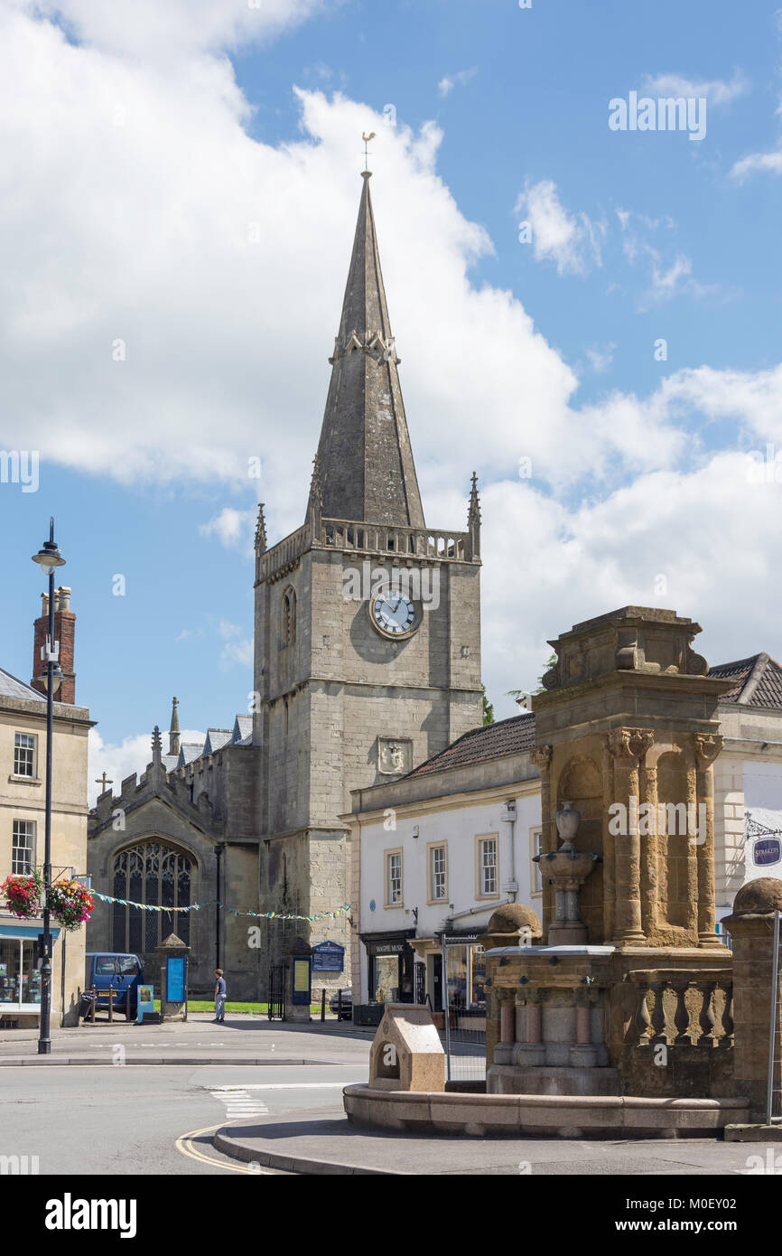 Luogo di mercato mostra di Sant'Andrea Chiesa anglicana, Chippenham, Wiltshire, Inghilterra, Regno Unito Foto Stock