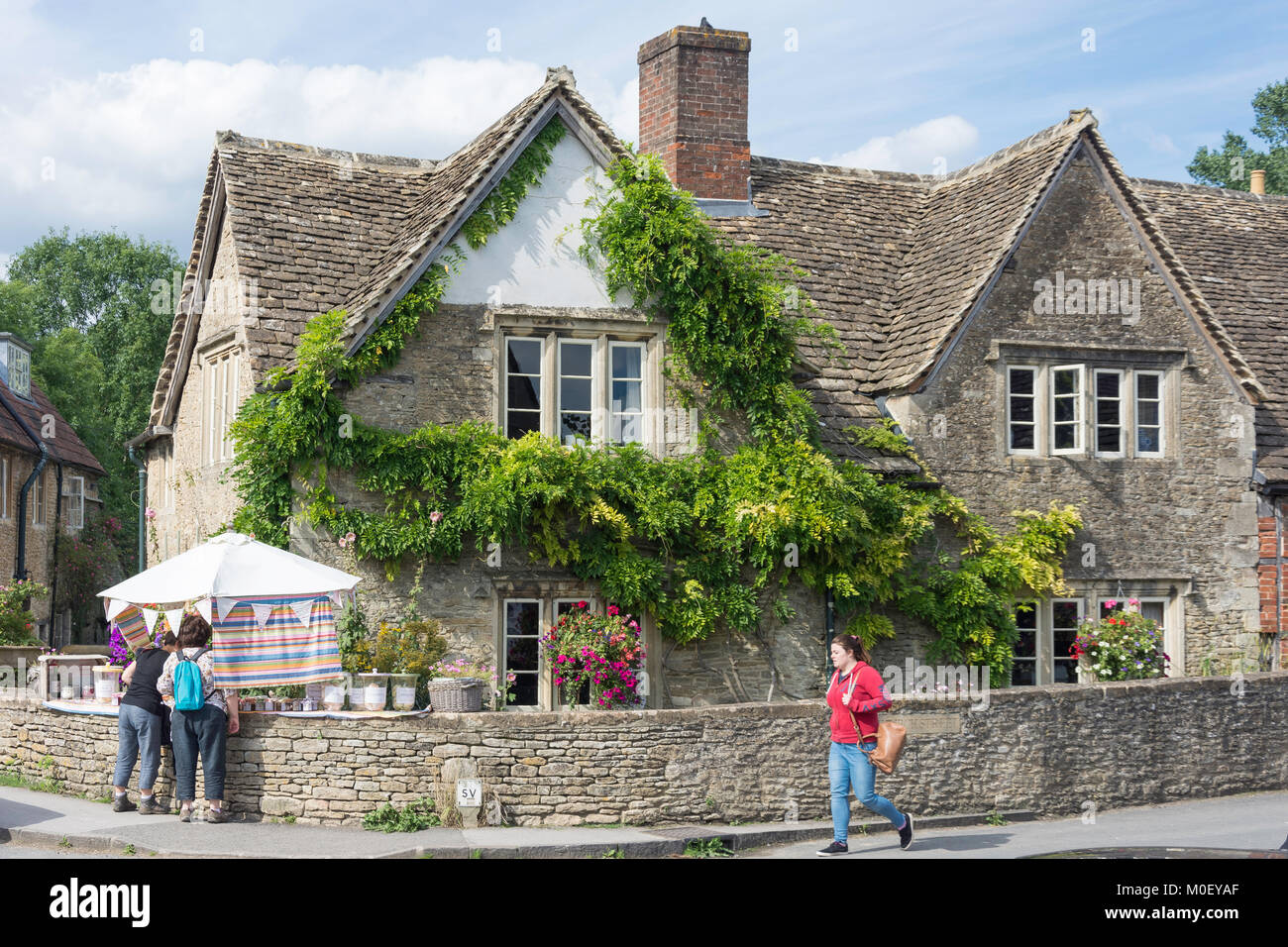 Periodo cottage, Church Street, Lacock, Wiltshire, Inghilterra, Regno Unito Foto Stock